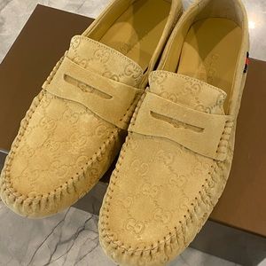Gucci men’s  suede loafers SZ 71/2 in soft yellow